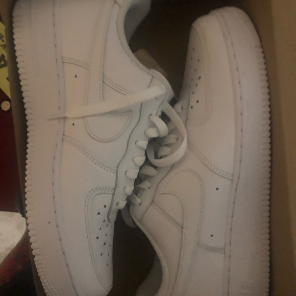 Air Force 1 '07 Sneaker - Picture 2 of 8